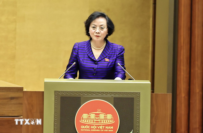 Bộ trưởng Bộ Nội vụ Phạm Thị Thanh Trà trình bày Tờ trình dự án Luật Viên chức (sửa đổi). (Ảnh: Minh Đức/TTXVN)