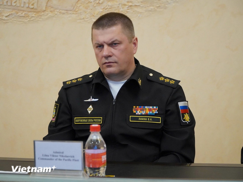 Đô đốc Viktor Nikolayevich Liina, Tư lệnh Hạm đội Thái Bình Dương Liên bang Nga tại buổi làm việc. (Ảnh: Kiều Trinh/Vietnam+)