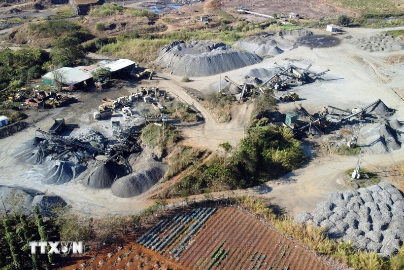 Một mỏ khai thác đá tại Lâm Đồng. (Ảnh: TTXVN phát)