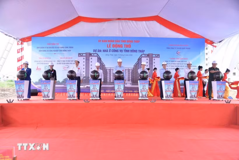 Nghi thức động thổ Dự án nhà ở công vụ tỉnh Đồng Tháp. (Ảnh: Công Trí/TTXVN)
