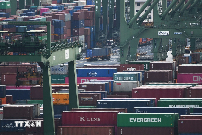 Quang cảnh cảng hàng hóa ở Singapore. (Ảnh: THX/TTXVN)