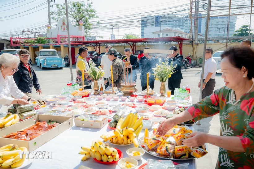 Đại lễ cầu siêu tri ân các Anh hùng liệt sỹ được bà con kiều bào ở Đông Bắc Thái Lan tổ chức thường niên từ 10 năm qua. (Ảnh: TTXVN phát)