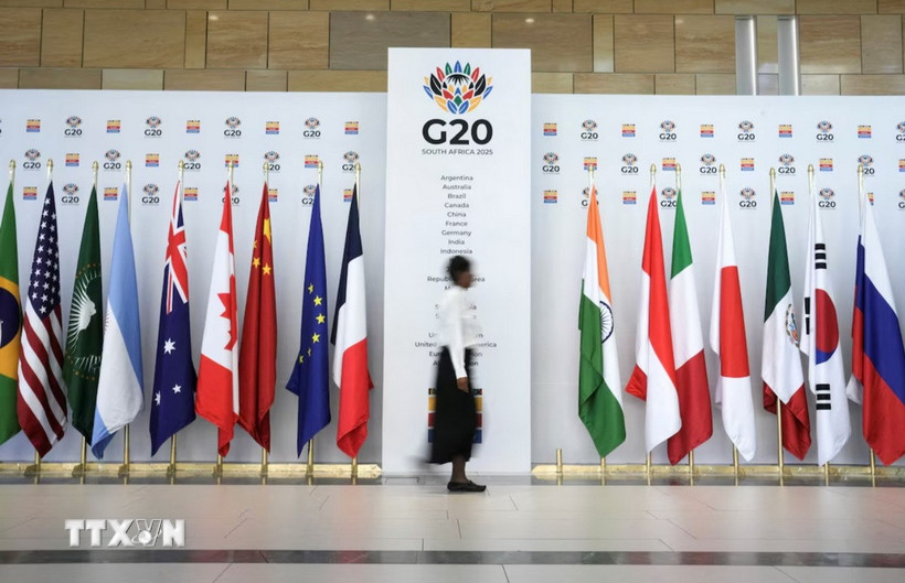Quốc kỳ các quốc gia thành viên Nhóm G20 tại Hội nghị Bộ trưởng Tài chính và Thống đốc ngân hàng trung ương G20 tại Cape Town, Nam Phi. Ảnh: Reuters/TTXVN