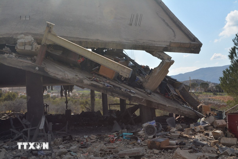 Cảnh đổ nát sau một cuộc không kích của Israel nhằm vào mục tiêu Hezbollah ở Mashgharah, Liban. (Ảnh: THX/TTXVN)