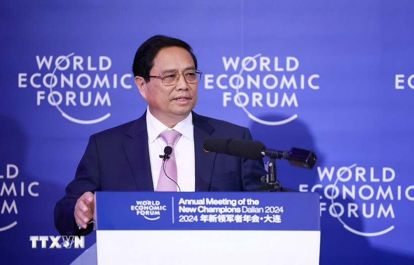 Thủ tướng Phạm Minh Chính đối thoại với lãnh đạo các tập đoàn lớn của WEF tại Hội nghị WEF Đại Liên 2024, tỉnh Liêu Ninh, Trung Quốc, ngày 26/6/2024. (Ảnh: Dương Giang/TTXVN)