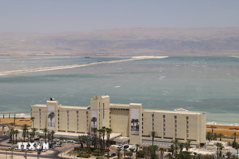 Biển Chết trong những ngày nắng nóng như thiêu đốt. (Ảnh: Thanh Bình/TTXVN)