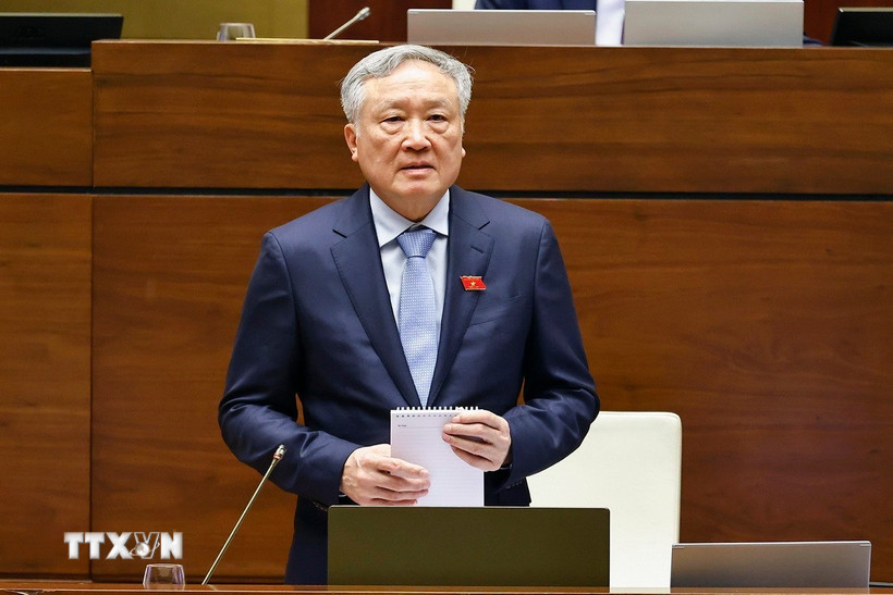 Phó Thủ tướng Thường trực Chính phủ Nguyễn Hòa Bình trả lời chất vấn. (Ảnh: Doãn Tấn/TTXVN)