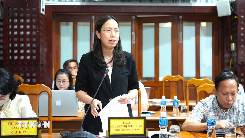 Bà Nguyễn Thị Thu Hương, Bí thư Đảng ủy xã Cầu Khởi, tỉnh Tây Ninh báo cáo về công tác xây dựng văn kiện Đại hội Đảng bộ xã. (Ảnh: Minh Phú/TTXVN)