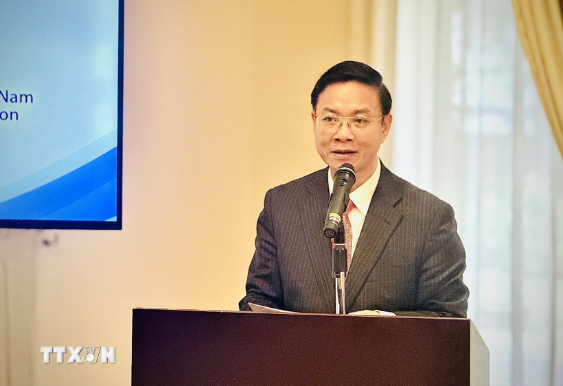 Ông Ngô Lê Văn, Thứ trưởng Bộ Ngoại giao Việt Nam, Chủ tịch Ủy ban Quốc gia UNESCO Việt Nam phát biểu tại Lễ ký kết. (Ảnh: Việt Đức/TTXVN)