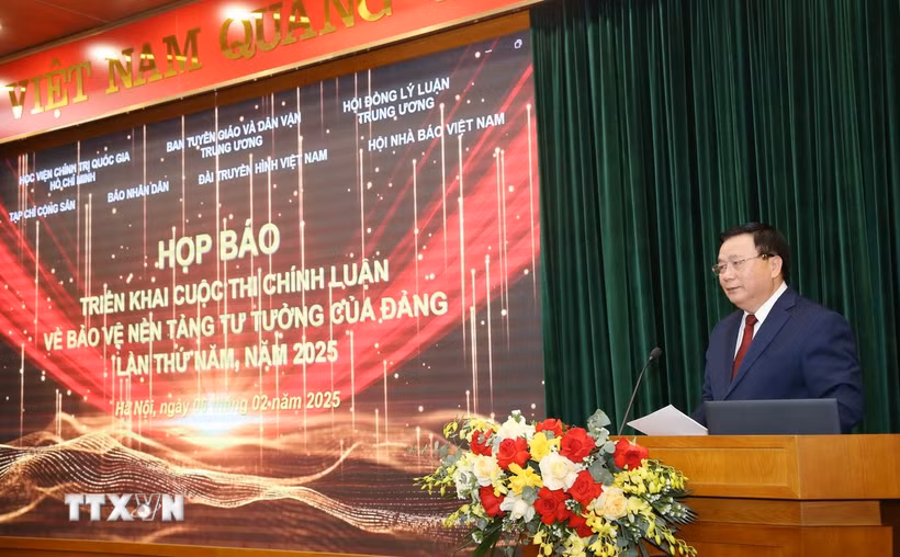 GS.TS Nguyễn Xuân Thắng phát biểu tại họp báo triển khai “Cuộc thi chính luận về bảo vệ nền tảng tư tưởng của Đảng lần thứ Năm, năm 2025”, ngày 6/2/2025. (Ảnh: TTXVN phát)