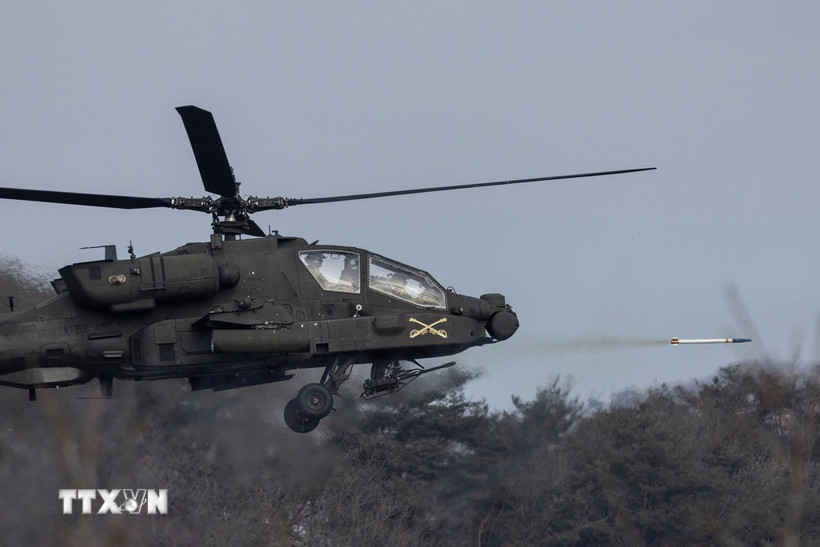Trực thăng tấn công AH-64E của Mỹ cũng tham gia cuộc tập trận. (Ảnh: Yonhap/TTXVN)