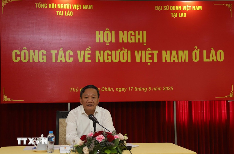 Đại sứ Việt Nam tại Lào Nguyễn Minh Tâm phát biểu chỉ đạo tại Hội nghị. (Ảnh: Xuân Tú/TTXVN)