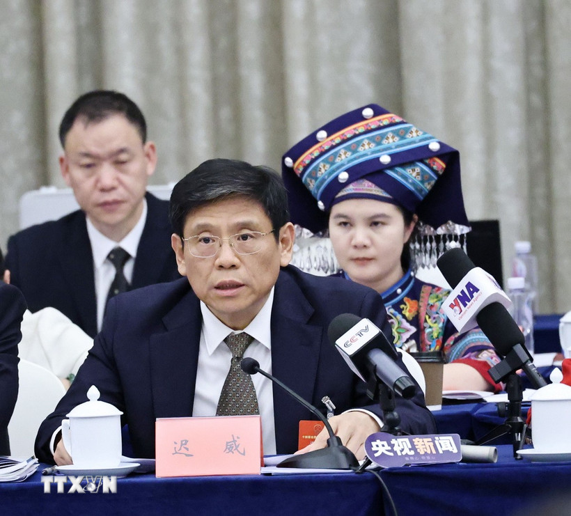 Phó Bí thư, Thị trưởng thành phố Sùng Tả (Quảng Tây) Trì Uy trả lời phỏng vấn của phóng viên TTXVN tại Bắc Kinh. (Ảnh: Quang Hưng/TTXVN)