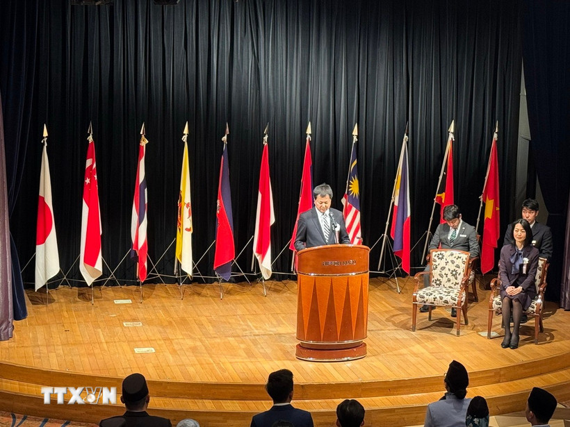 Ông Mizuno Atsushi, Tổng vụ điều phối chính sách Văn phòng Nội các Nhật Bản phát biểu tại lễ khởi hành SSEAYP lần thứ 49. (Ảnh: Phạm Tuân/TTXVN)