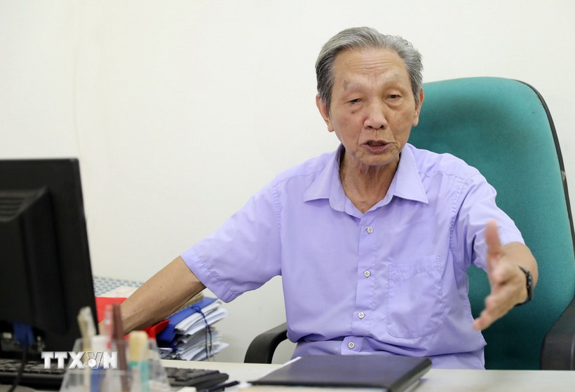 Ông Nguyễn Bá Côn, nguyên Phó Trưởng ban Tuyên giáo Tỉnh ủy Thái Bình (nay là Ban Tuyên giáo và Dân vận Tỉnh ủy Thái Bình) nêu ý kiến về Dự thảo Luật Báo chí (sửa đổi). (Ảnh: Thế Duyệt/TTXVN)