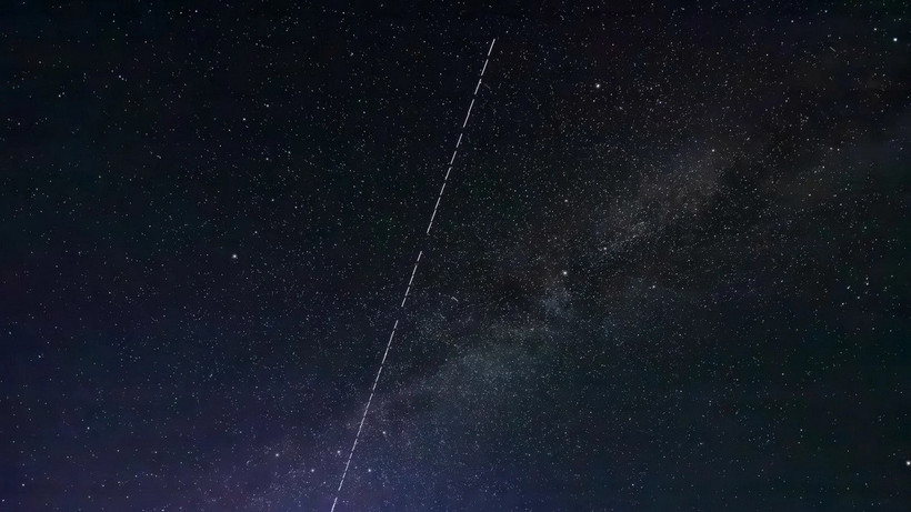 Vệ tinh Starlink gặp sự cố làm phát sinh các mảnh vỡ trong không gian. (Ảnh: Getty)
