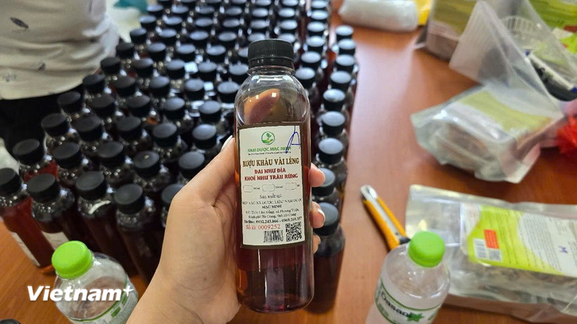 Sản phẩm rượu hỗ trợ sinh lý Kháu Vài Lèng giả do Diễn và đồng bọn sản xuất.