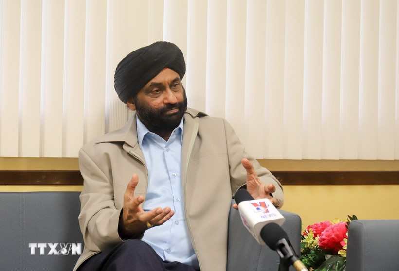 Giáo sư Bilveer Singh, Đại học Quốc gia Singapore trả lời phỏng vấn TTXVN. (Ảnh: Thế Vũ/TTXVN)