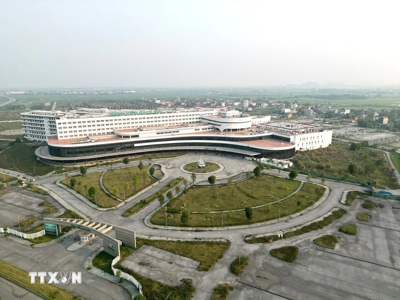 Cơ sở 2 Bệnh viện Bạch Mai diện tích 21ha, diện tích sàn 119.952m2, thuộc địa phận xã Liêm Tuyền (TP Phủ Lý, Hà Nam). Công trình được thiết kế với quy mô 1.000 giường, tổng mức đầu tư khoảng 4.500 tỷ đồng đang bị bỏ hoang, lãng phí. (Ảnh: Tuấn Anh - TTXVN)