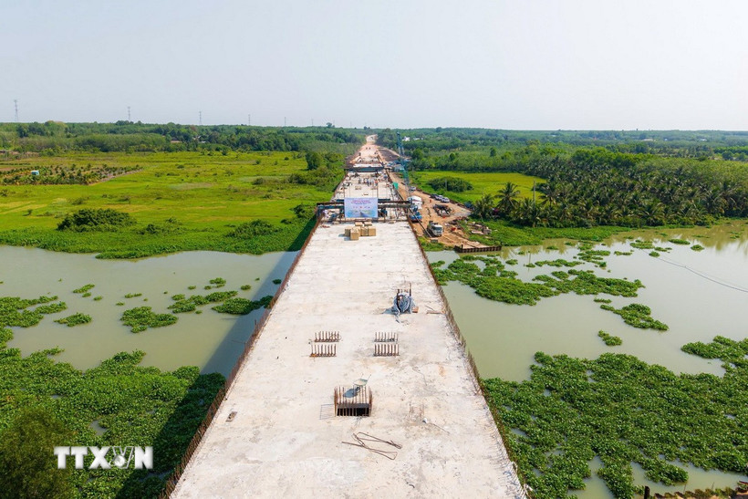 Cầu Thanh An đường Hồ Chí Minh thuộc địa phận huyện Dầu Tiếng, tỉnh Bình Dương đã chính thức hợp long. (Ảnh: Dương Chí Tưởng/TTXVN)