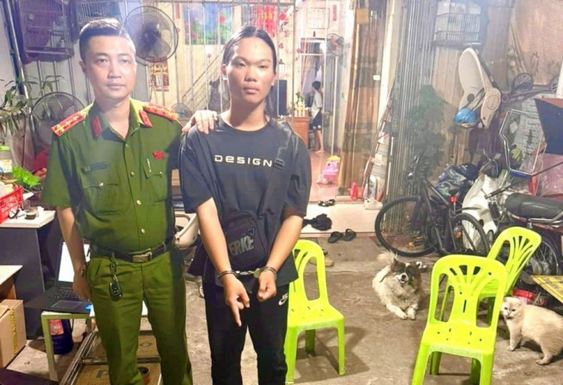 Đối tượng Phùng Trung Dũng bị bắt giữ. (Ảnh: Báo Công an Nhân dân)