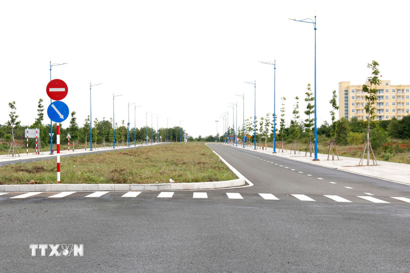 Đường dẫn vào sân bay Phan Thiết đã hoàn thành và được đưa vào sử dụng. (Ảnh: Nguyễn Thanh/TTXVN)