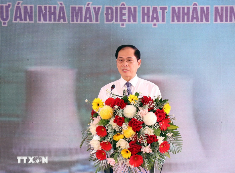 Phó Thủ tướng Chính phủ Bùi Thanh Sơn phát biểu tại lễ khởi động Dự án di dân tái định cư Nhà máy điện hạt nhân Ninh Thuận 1. (Ảnh: Công Thử/TTXVN)