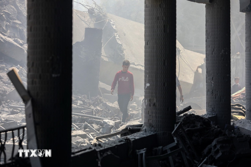 Cảnh đổ nát sau cuộc không kích của Israel tại Gaza. (Ảnh: THX/TTXVN)