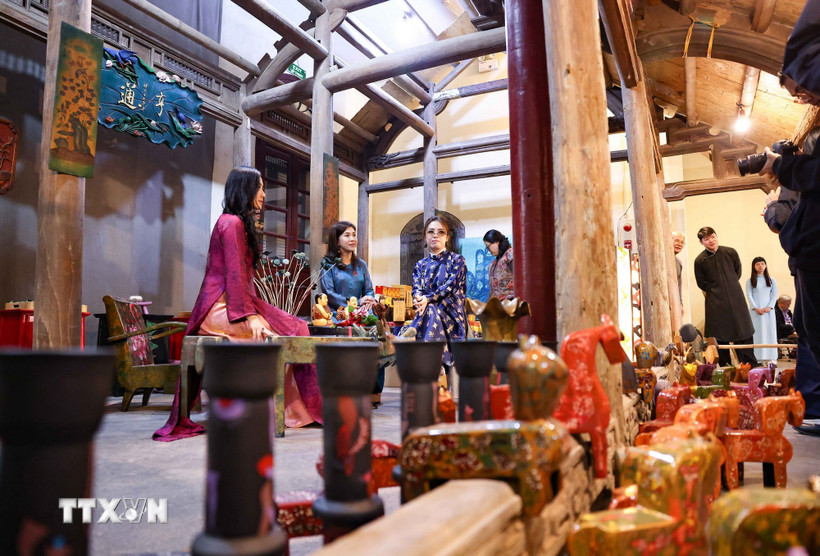 Chương trình "Tết Việt – Tết Phố" 2026 đã chính thức khai mạc sáng 17/1/2026 tại Trung tâm Văn hóa Nghệ thuật, số 22 Hàng Buồm, phường Hoàn Kiếm, Hà Nội. (Ảnh: Thanh Tùng/TTXVN)