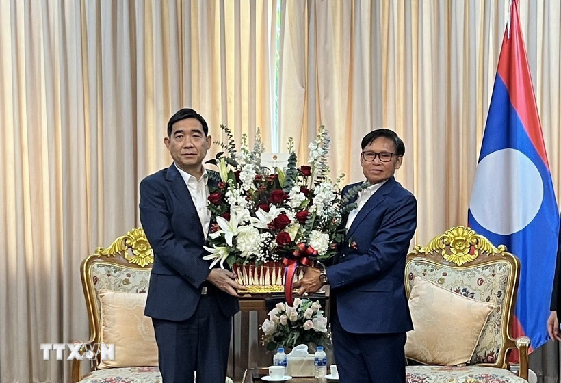 Đại sứ quán Việt Nam tại Thái Lan chúc mừng 50 năm Quốc khánh Lào