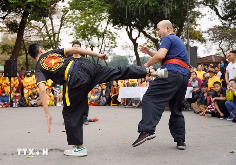 Các tiết mục biểu diễn của các câu lạc bộ võ thuật trên địa bàn Thủ đô. (Ảnh: Minh Đức/TTXVN)