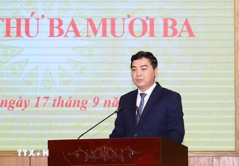 Ông Nguyễn Hoài Anh, Ủy viên dự khuyết Trung ương Đảng, Phó Bí thư Tỉnh ủy, Chủ tịch UBND tỉnh Thanh Hóa nhiệm kỳ 2021-2026 phát biểu nhận nhiệm vụ. (Ảnh: TTXVN phát)