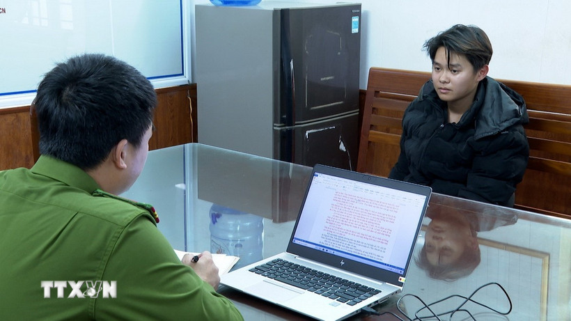 Đối tượng Nguyễn Tiến Nam tại cơ quan công an. (Ảnh: TTXVN phát)