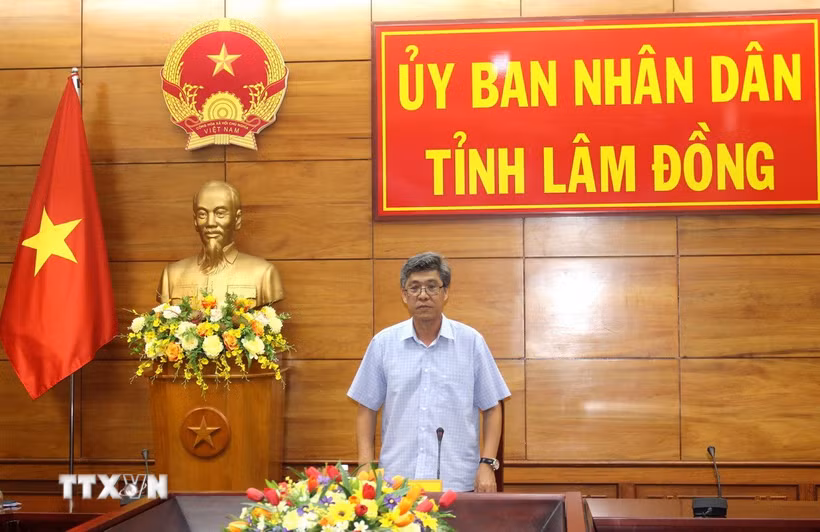 Ông Nguyễn Minh, Phó Chủ tịch UBND tỉnh Lâm Đồng chủ trì cuộc họp. (Ảnh: Hồng Hiếu/TTXVN)