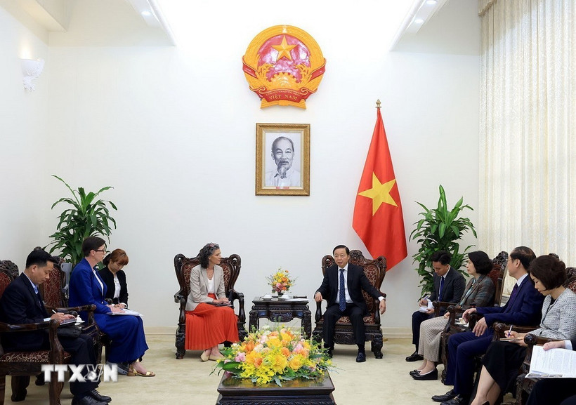 Phó Thủ tướng Trần Hồng Hà tiếp Trưởng đại diện WTO và Trưởng đại diện UNDP tại Việt Nam. (Ảnh: Tuấn Anh/TTXVN)