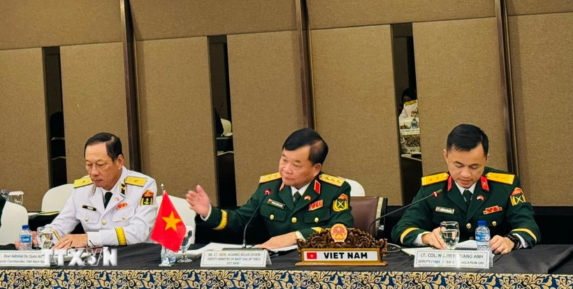 Thượng tướng Hoàng Xuân Chiến, Ủy viên Trung ương Đảng, Ủy viên Thường vụ Quân ủy Trung ương, Thứ trưởng Bộ Quốc phòng phát biểu tại Đối thoại. (Ảnh: Đỗ Quyên/TTXVN)