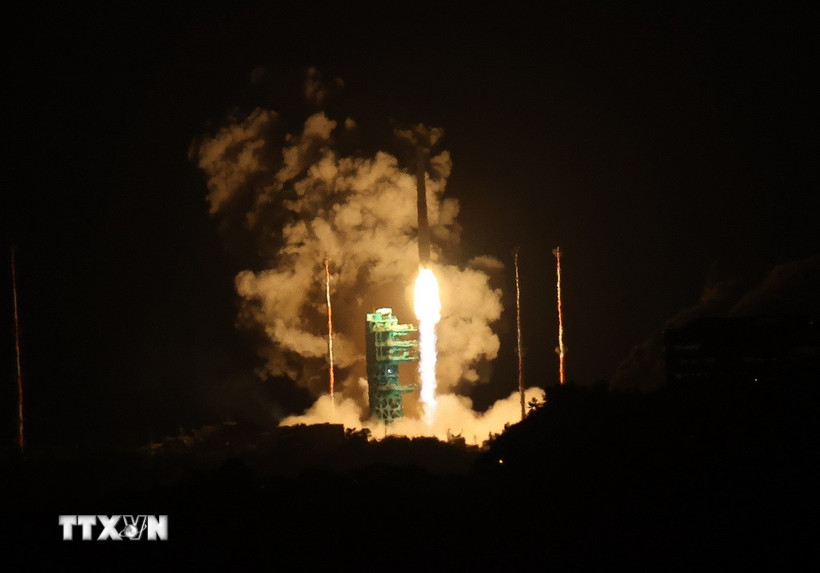 Tên lửa vũ trụ Nuri được phóng từ Trung tâm vũ trụ Naro ở Goheung, Hàn Quốc ngày 27/11/2025. (Ảnh: Yonhap/TTXVN)