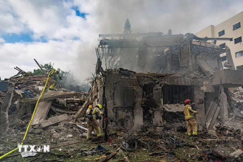 Hình ảnh miền Bắc và miền Trung Israel bị tàn phá sau các đợt tấn công trả đũa của Iran. (Ảnh: TTXVN phát)