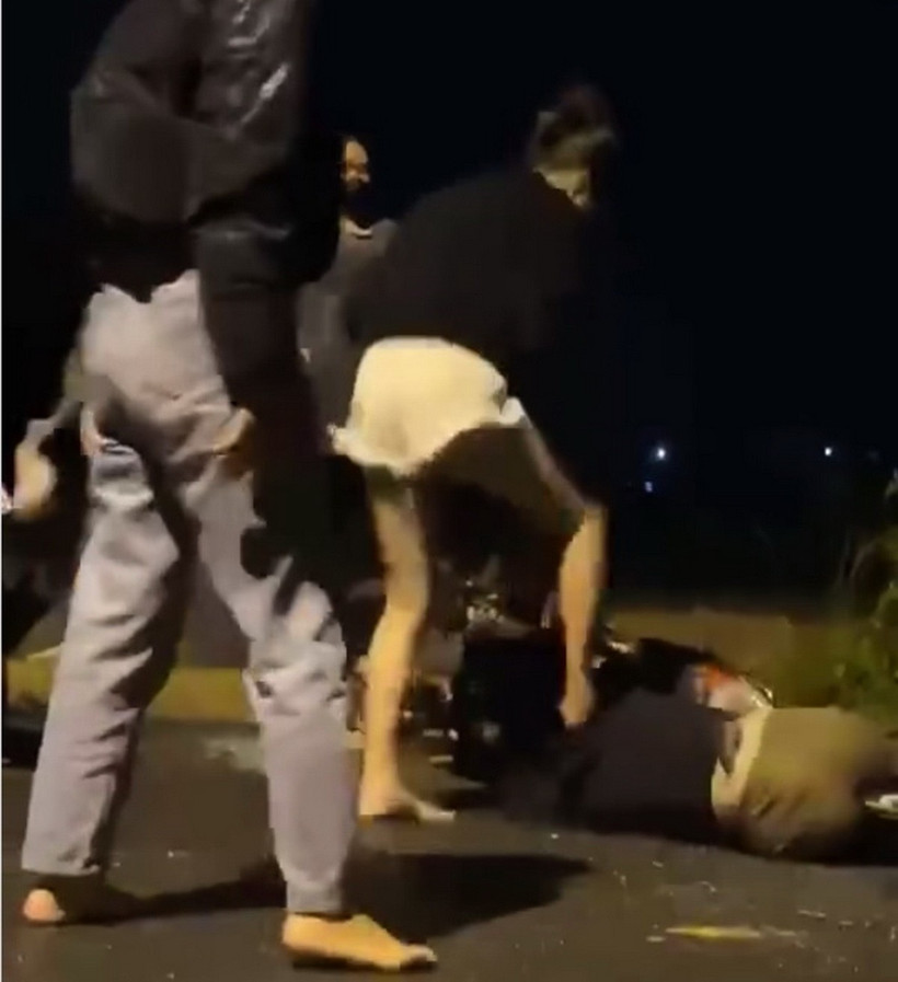 Hình ảnh cắt từ video phát tán trên mạng xã hội về vụ hành hung sản phụ G. H (Ảnh cắt từ clip)