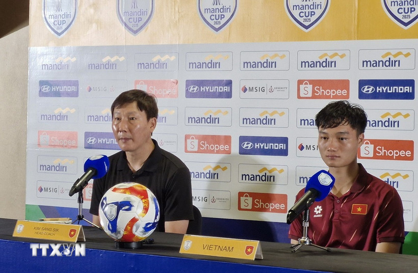 Huấn luyện viên Kim Sang Sik: Đội Việt Nam đủ sức vô địch giải U23 Đông Nam Á