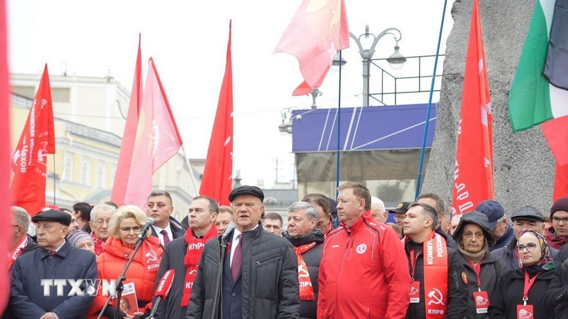 Chủ tịch Ban Chấp hành Trung ương Đảng Cộng sản Liên bang Nga Gennady Zyuganov phát biểu tại lễ míttinh. (Ảnh: Trần Hải/TTXVN)