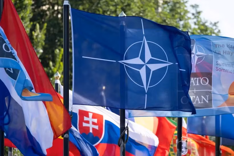 Hình ảnh cờ NATO và cờ của các nước thành viên NATO trong Hội nghị thượng đỉnh NATO tháng 6/2025 tại The Hague, Hà Lan. (Nguồn: Getty Images)