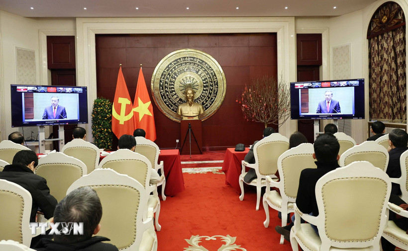 Toàn thể cán bộ, đảng viên tham dự trực tuyến Hội nghị toàn quốc nghiên cứu, học tập, quán triệt và triển khai thực hiện Nghị quyết Đại hội đại biểu toàn quốc lần thứ XIV của Đảng với tinh thần nghiêm túc. (Ảnh: Quang Hưng/TTXVN)