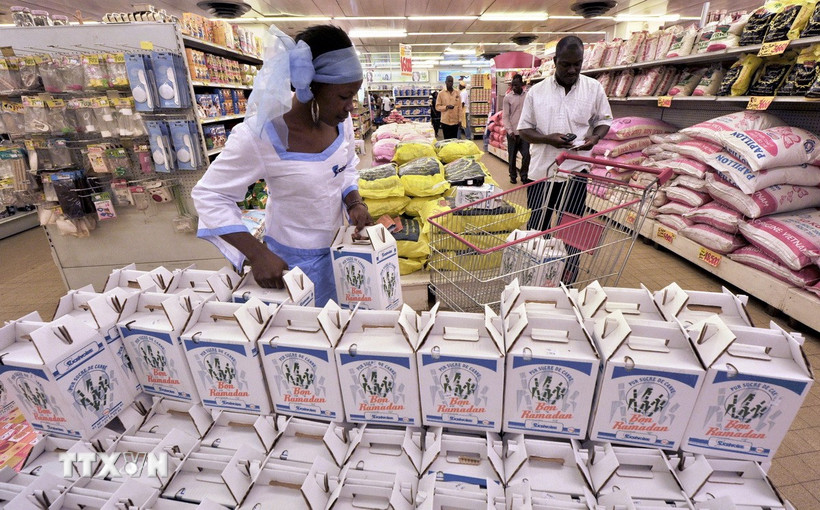 Đường được bày bán tại siêu thị ở Côte d’Ivoire. (Ảnh: AFP/TTXVN)