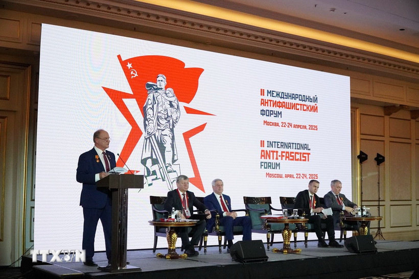 Chủ tịch Đảng Cộng sản Liên bang Nga Gennady Ziuganov khai mạc Hội thảo. (Ảnh: Tâm Hằng/TTXVN)