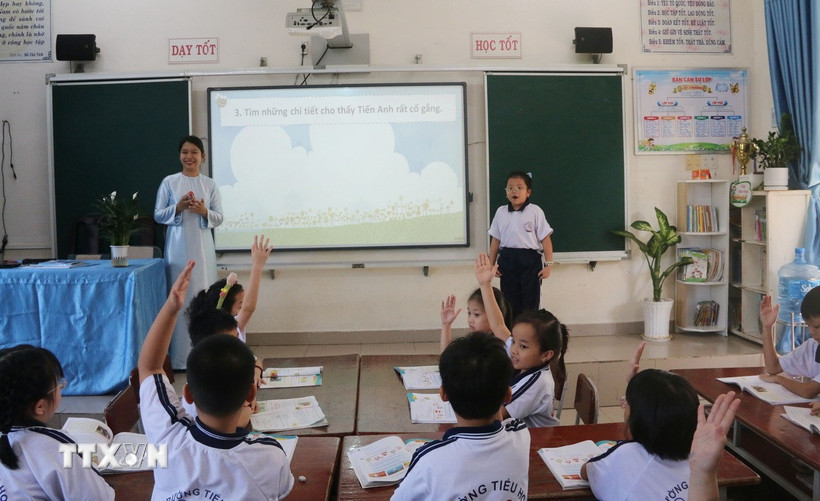 Học sinh Trường tiểu học Nguyễn An Ninh, tỉnh Đồng Nai thuyết trình về dự án học tập. (Ảnh: Lê Xuân/TTXVN)