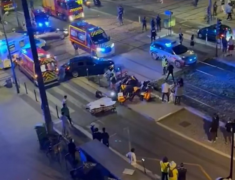 Hiện trường vụ lao xe vào đám đông tại ở thành phố Grenoble của Pháp đêm 31/5. (Ảnh: Dailymail)