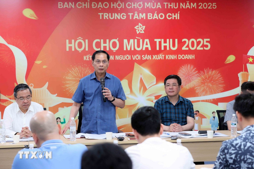 Phó Thủ tướng Bùi Thanh Sơn, Trưởng Ban Chỉ đạo Hội chợ Mùa Thu 2025 phát biểu tại buổi làm việc. (Ảnh: An Đăng/TTXVN)
