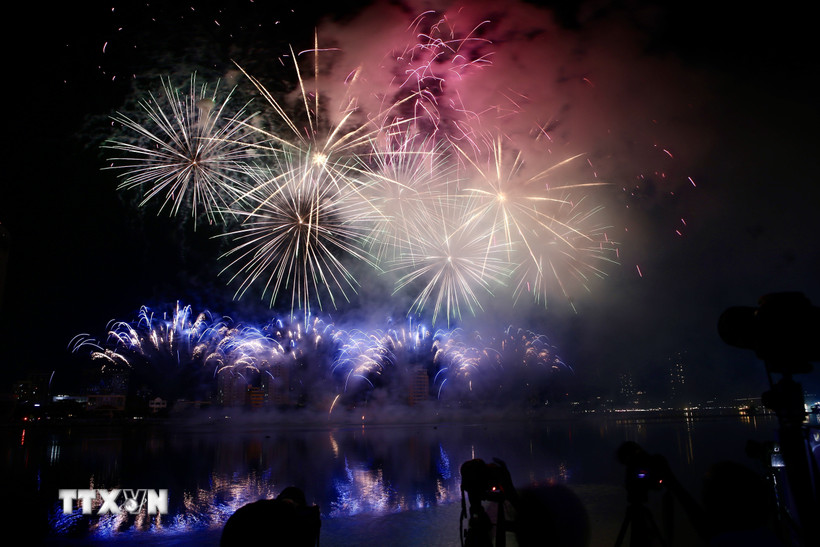 Màn trình diễn pháo hoa của đội Đà Nẵng. (Ảnh: Trần Lê Lâm/TTXVN)