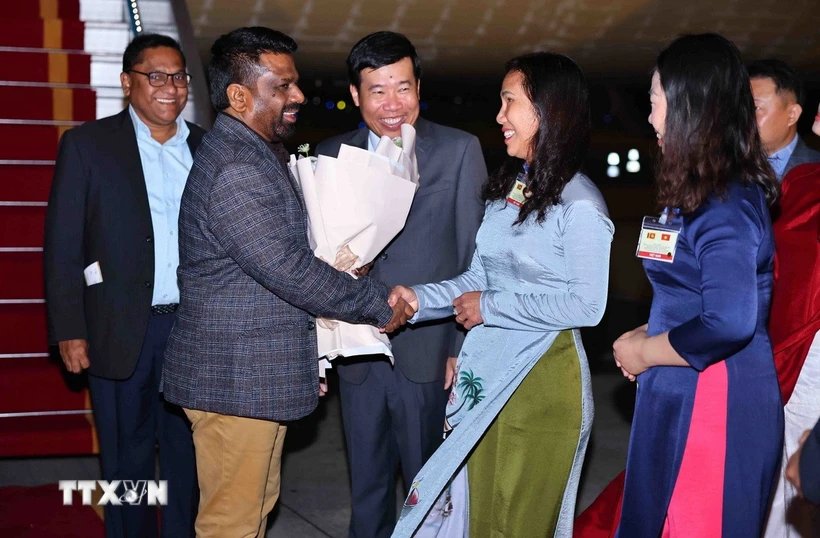 Lễ đón Tổng thống nước Cộng hòa Xã hội Chủ nghĩa Dân chủ Sri Lanka Anura Kumara Dissanayaka tại sân bay Quốc tế Nội Bài. (Ảnh: Minh Đức/TTXVN)